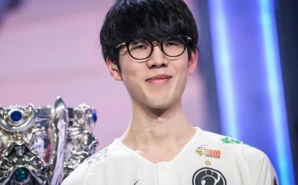 记者：曼联有意阿贾克斯17岁中场乔西-莫基奥