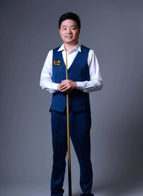 6场比赛狂砍230分！爱德华兹近6场场均命中5记三分